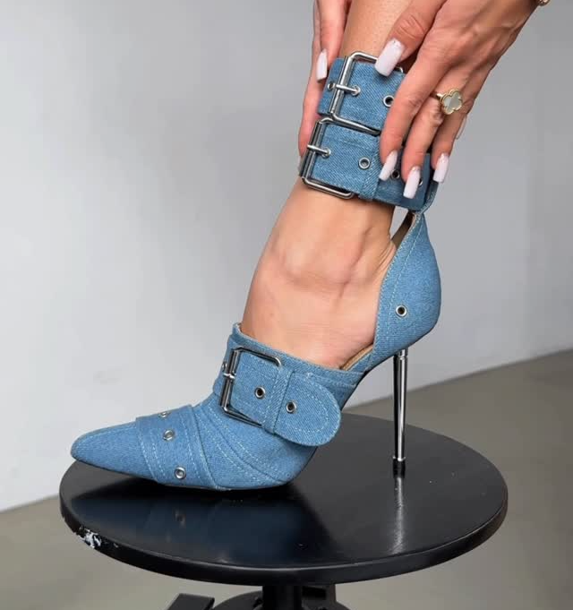 Buckled pointed-toe stiletto heels for everyday casual Roman sandals