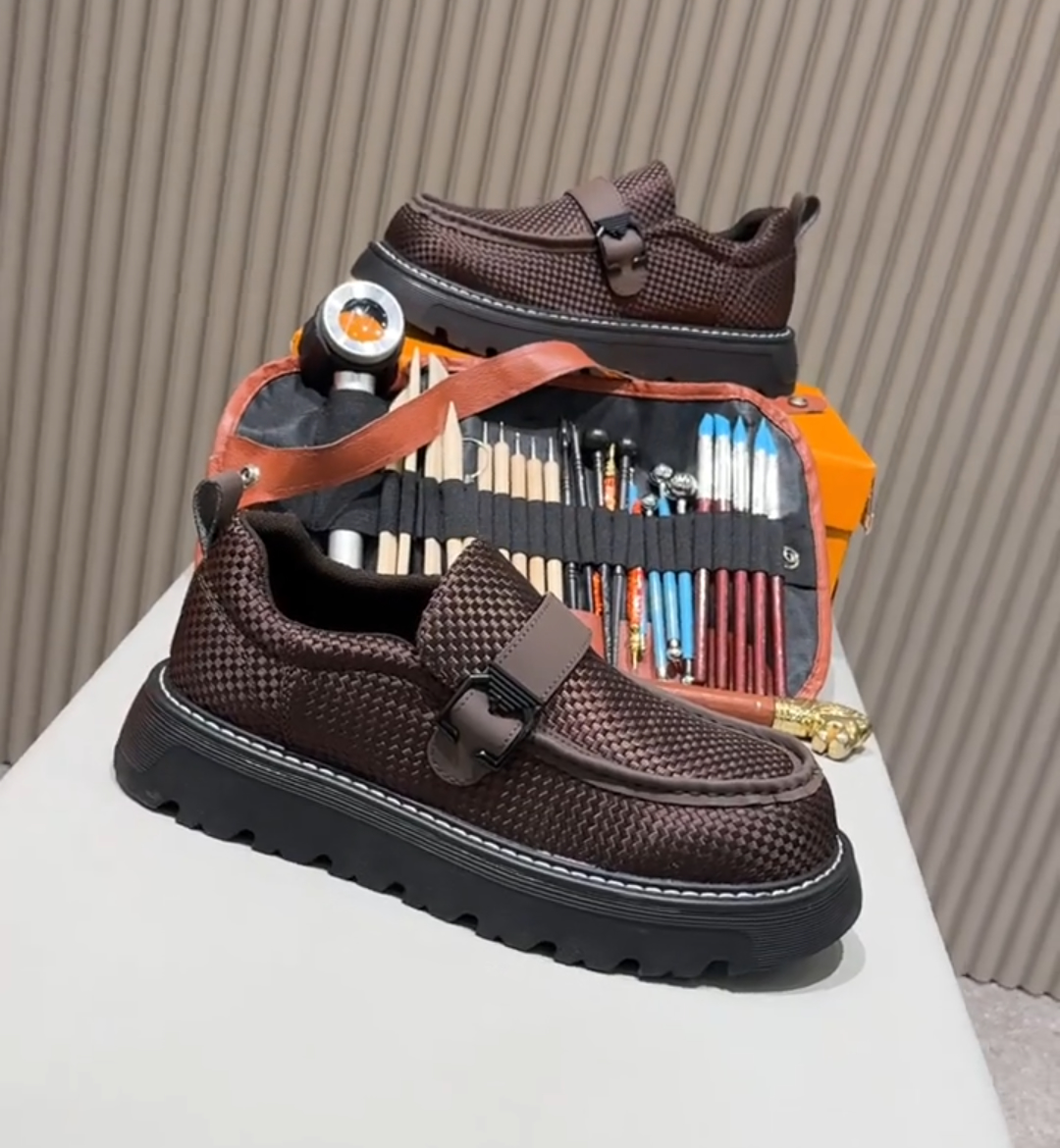 Platform buckle versatile casual shoes