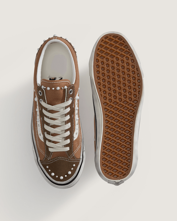 Pearl studded casual shoes