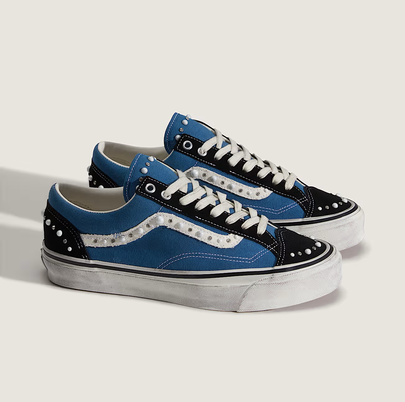 Pearl studded casual shoes