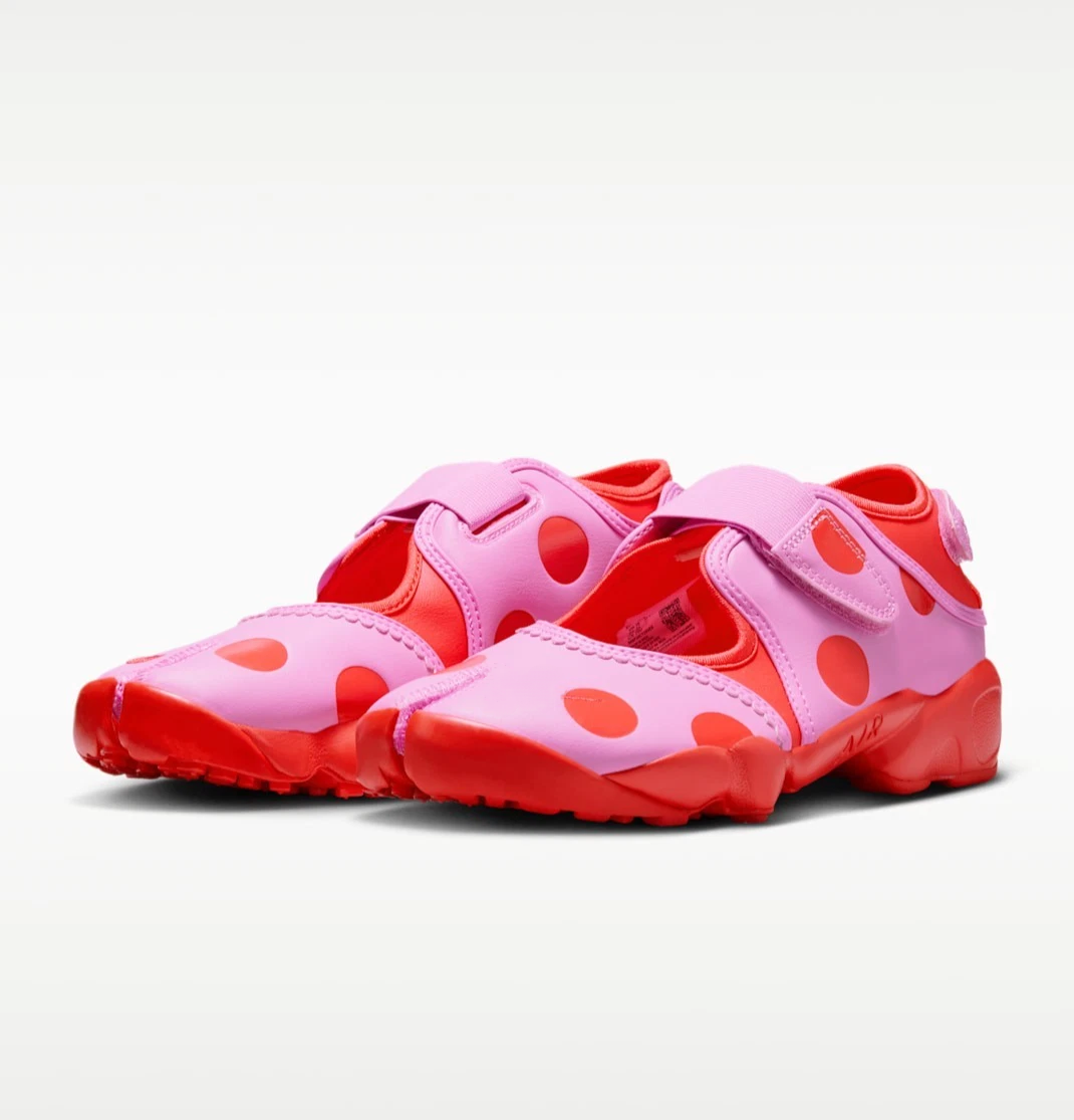 Polka dot canvas shoes