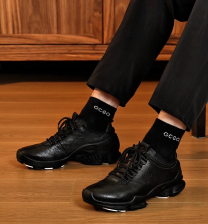 Black low-top leather shoes