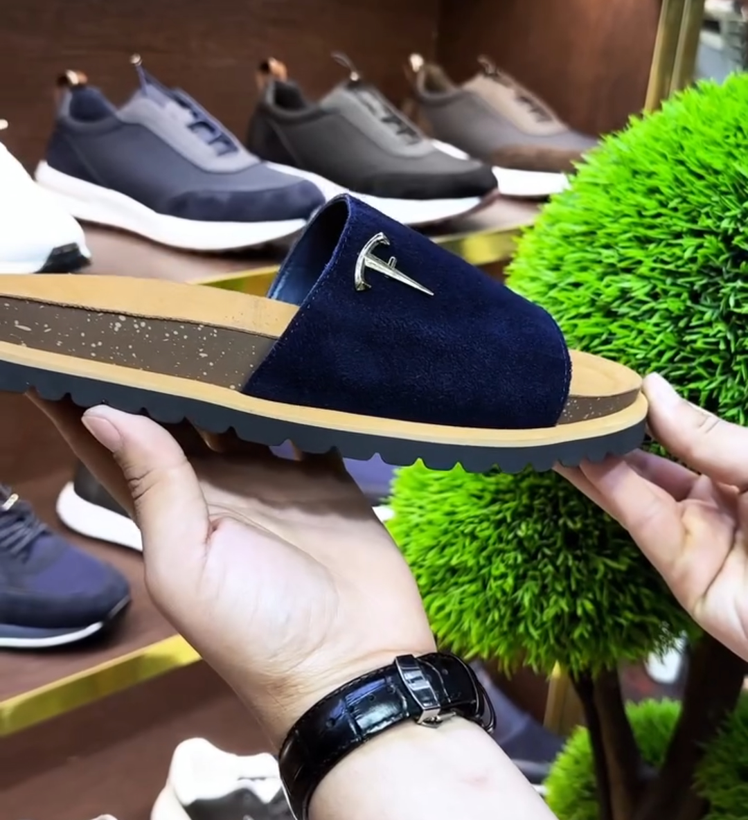 Men's casual slippers
