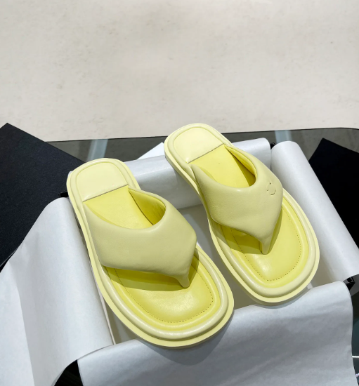 Leather flip flops