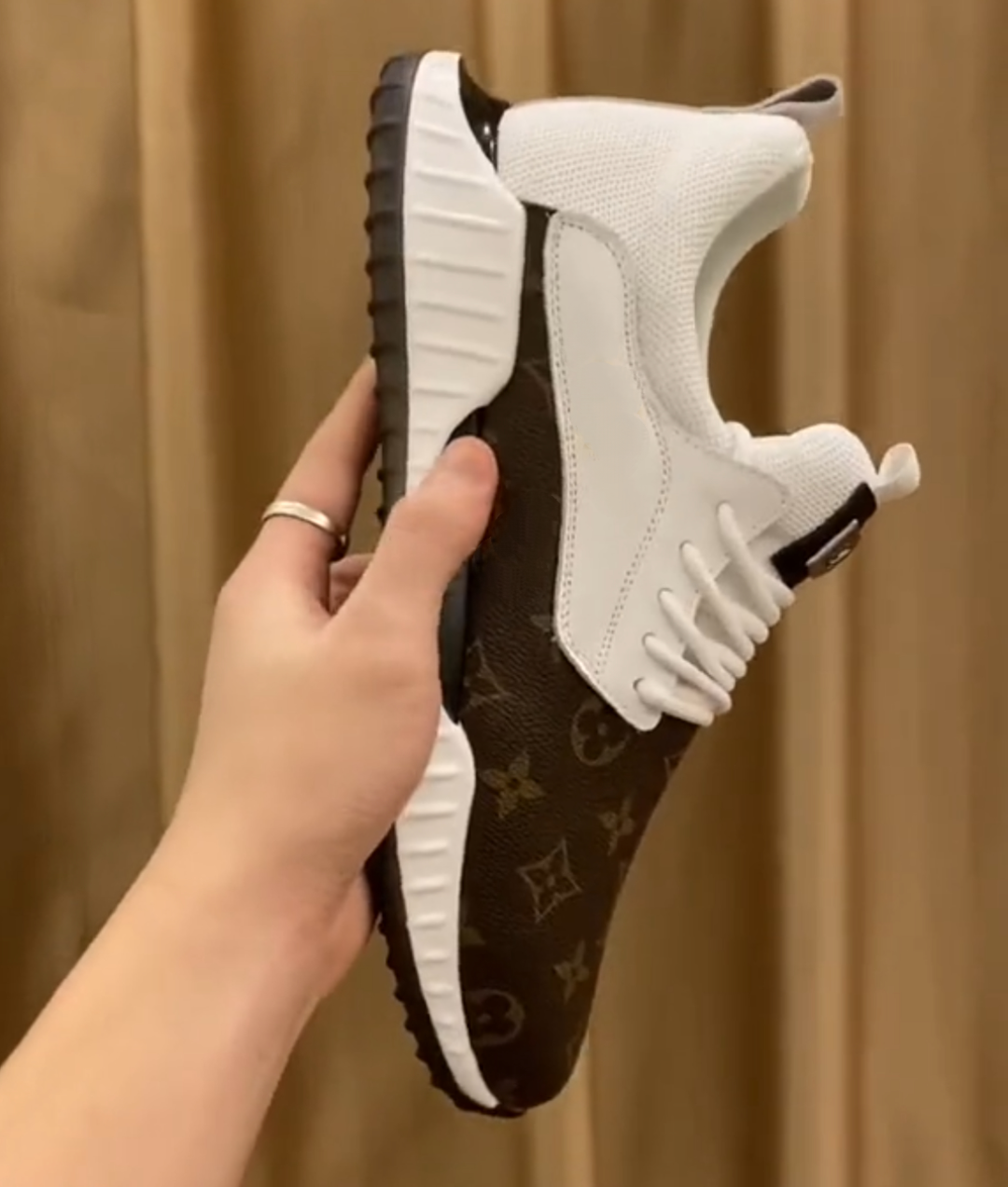 Men's high-end casual shoes
