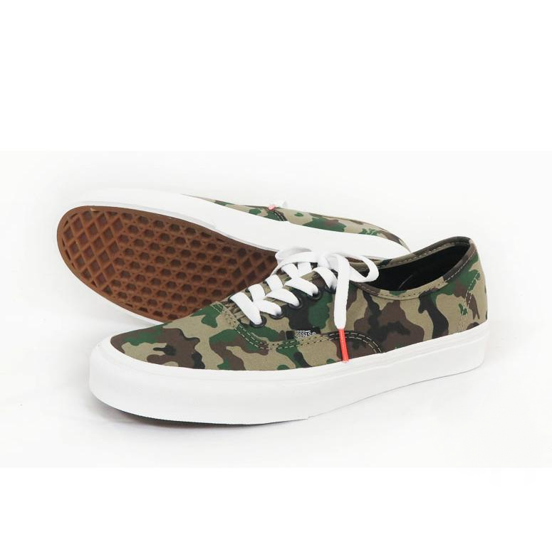 Pearl studded casual shoes