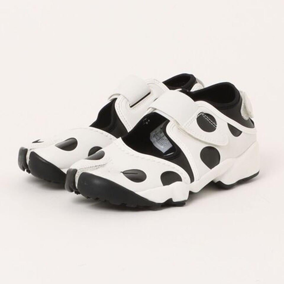 Polka dot canvas shoes