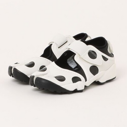 Polka dot canvas shoes