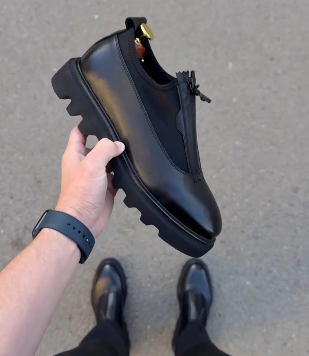 Zipper leather shoes