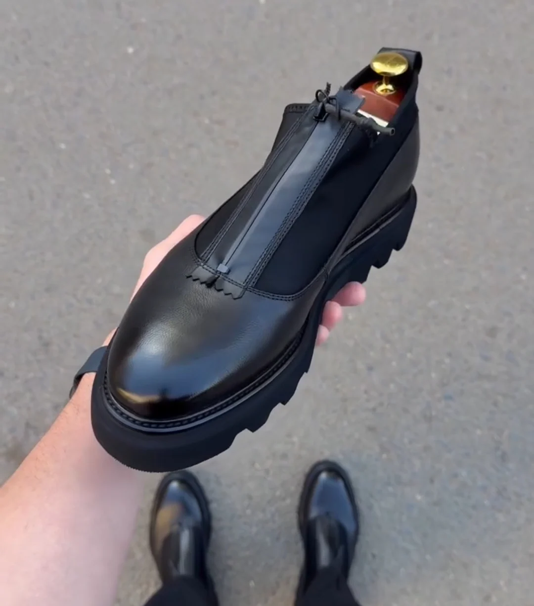 Zipper leather shoes