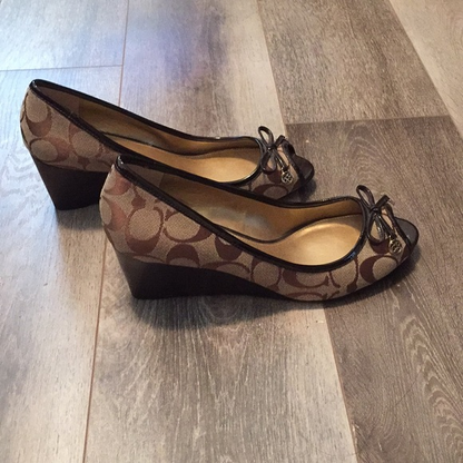 Open-toe wedge heels