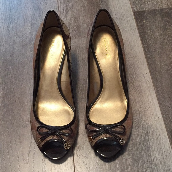 Open-toe wedge heels