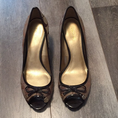 Open-toe wedge heels