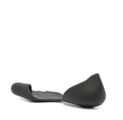 Toe ring slippers