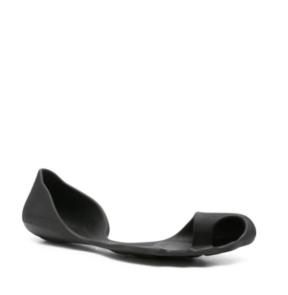 Toe ring slippers