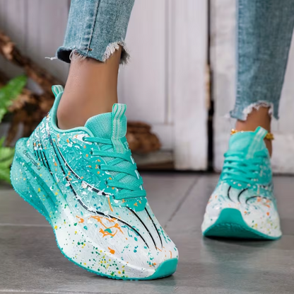 Lightweight, comfortable and breathable athletic shoes
