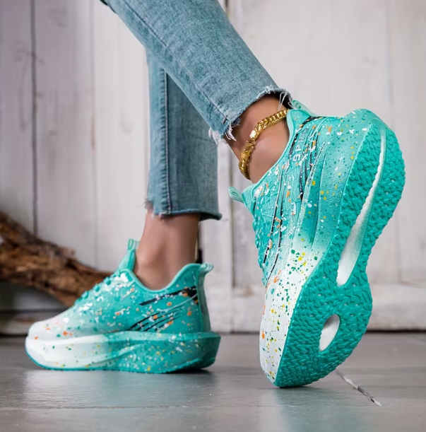 Lightweight, comfortable and breathable athletic shoes