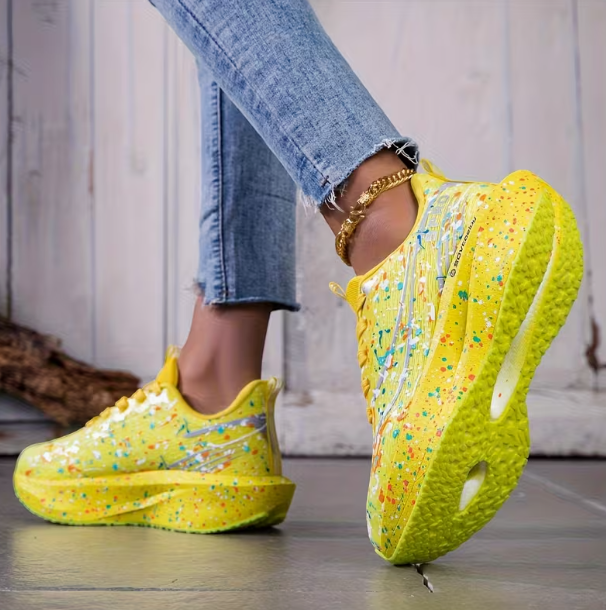 Lightweight, comfortable and breathable athletic shoes