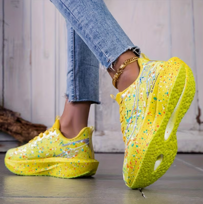 Lightweight, comfortable and breathable athletic shoes