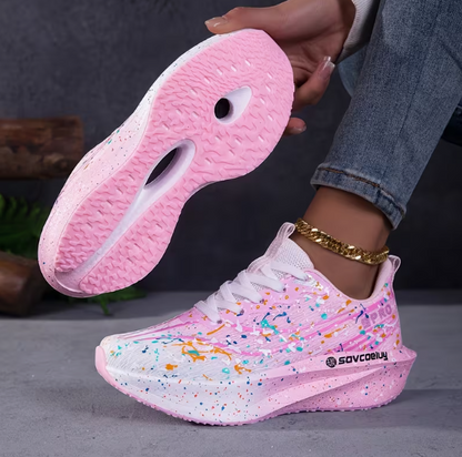 Lightweight, comfortable and breathable athletic shoes