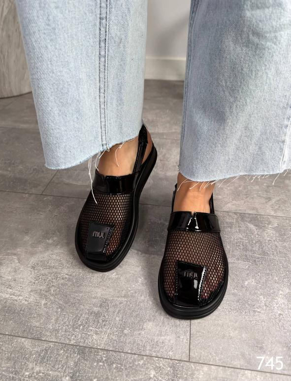 Patent leather mesh sandals