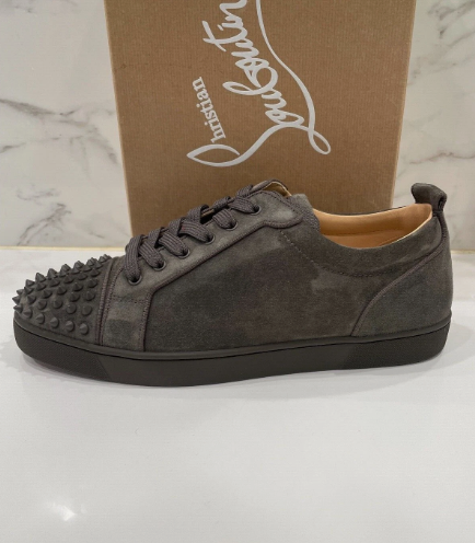 Studded casual shoes