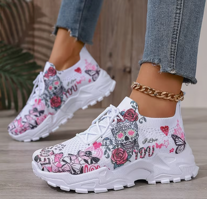 Breathable mesh athletic shoes