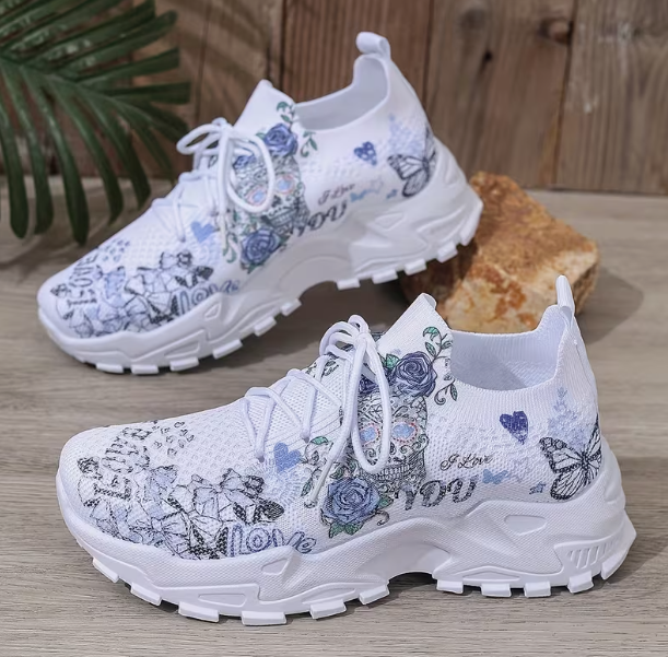 Breathable mesh athletic shoes