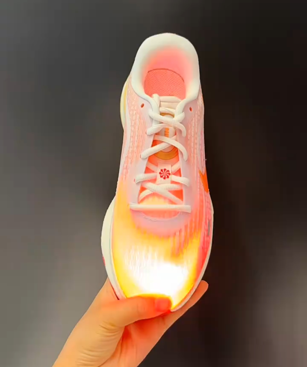 Lightweight and breathable training running shoes