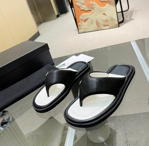 Leather flip flops