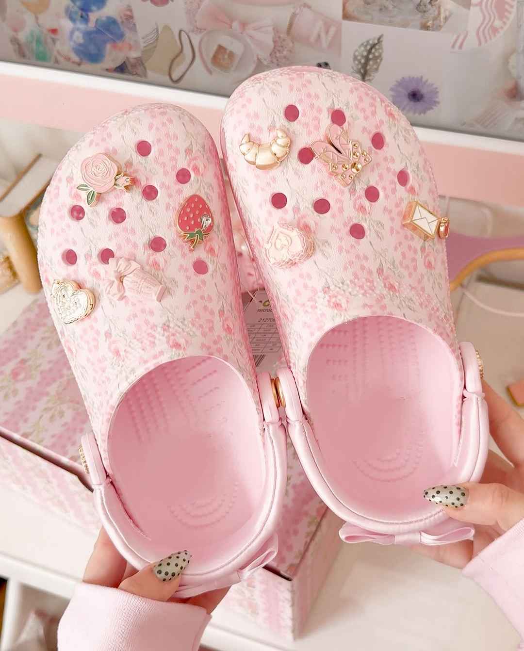 Pink women's clogs in multiple sizes