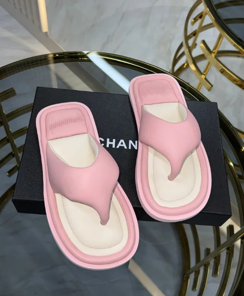 Leather flip flops