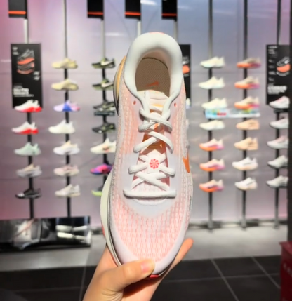 Lightweight and breathable training running shoes