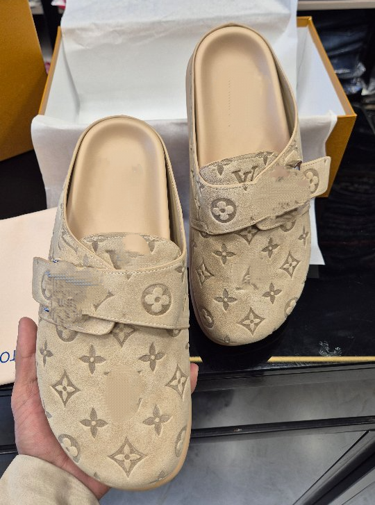 Classic Print Closed-Toe Slippers